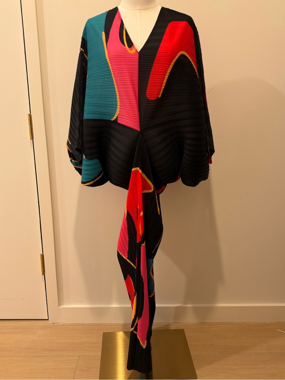 Black Abstract Pleated Midi Kaftan Dress with Vibrant Multicolor Accents